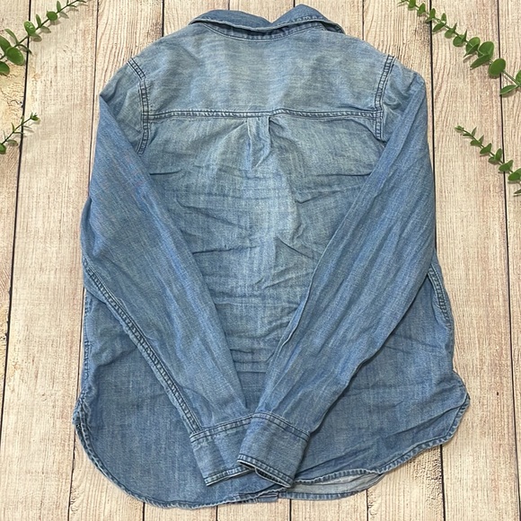 🌸 Clearance! 🌸 Old Navy Denim Button Down Shirt - Picture 4 of 8